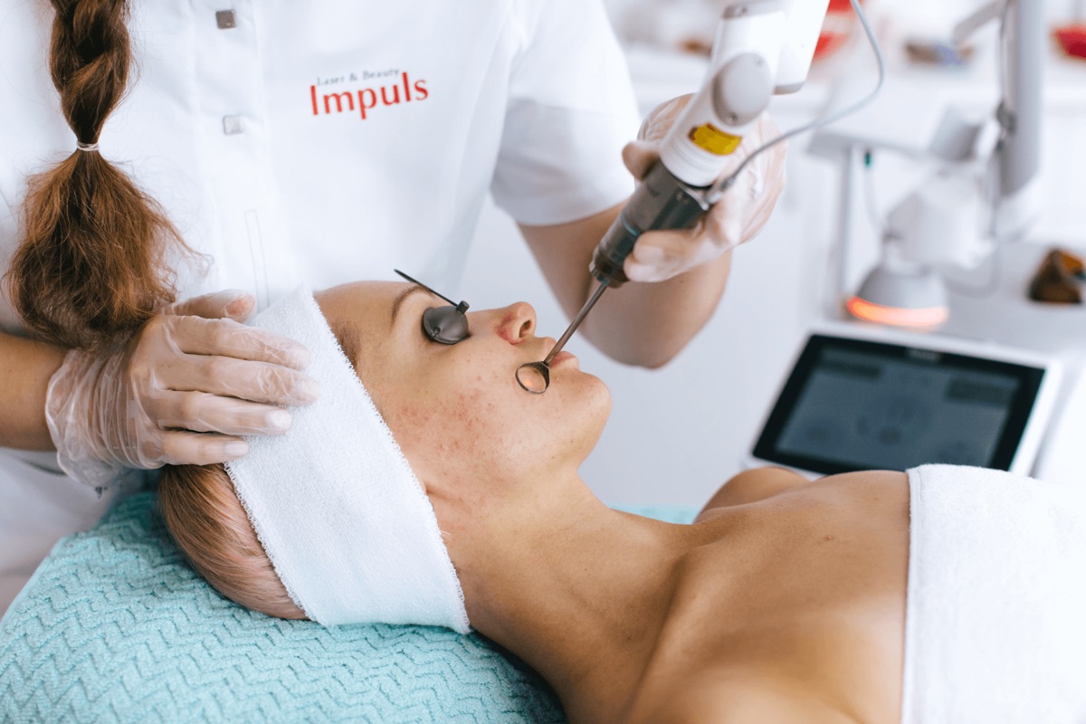 Tratamiento facial con láser Fotona en Impuls ProAge, Barcelona